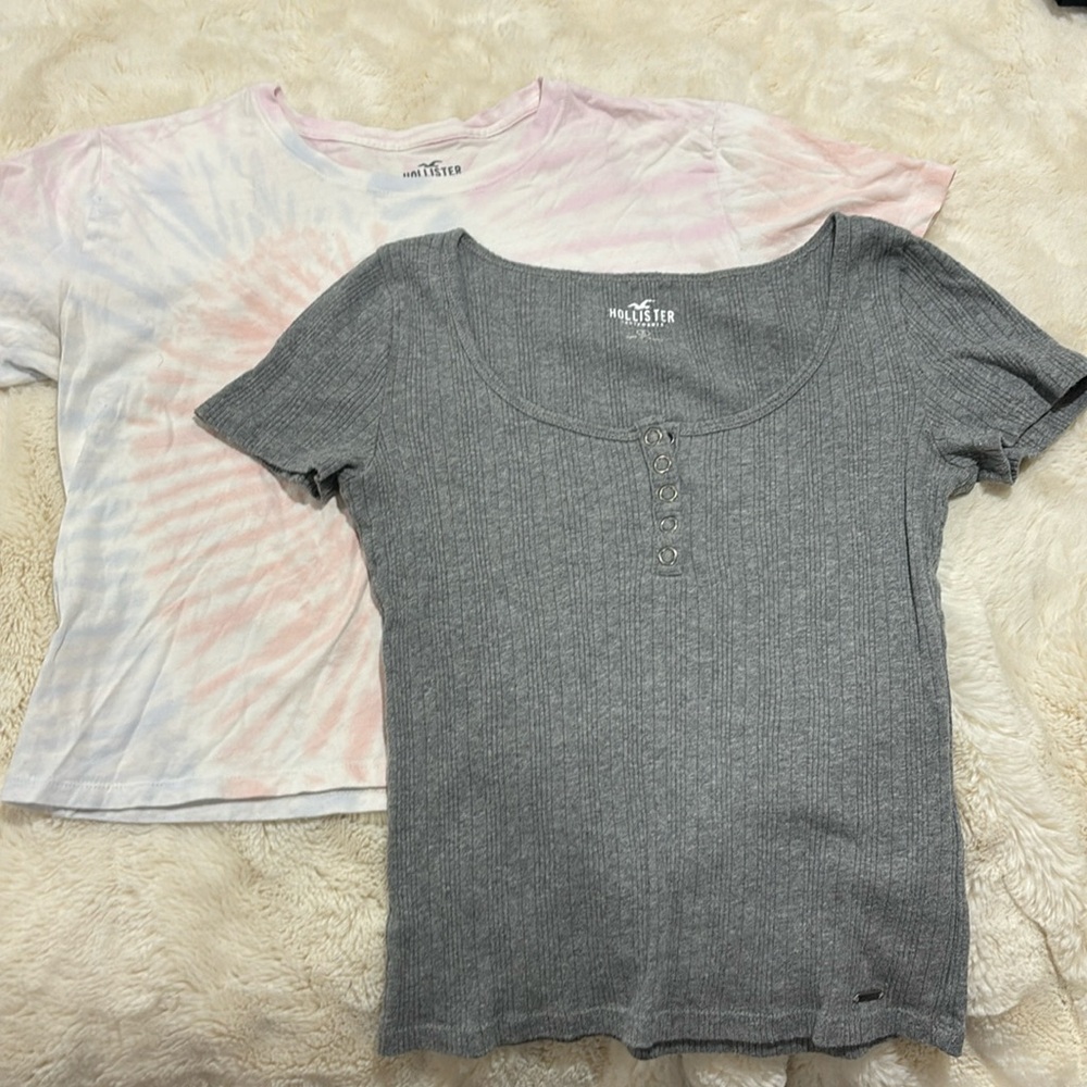 2 Hollister short sleeve tops